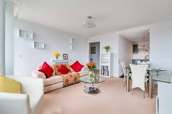 1 Bedroom Flat For Sale In Phoenix Way, St John's Hill, London, SW18