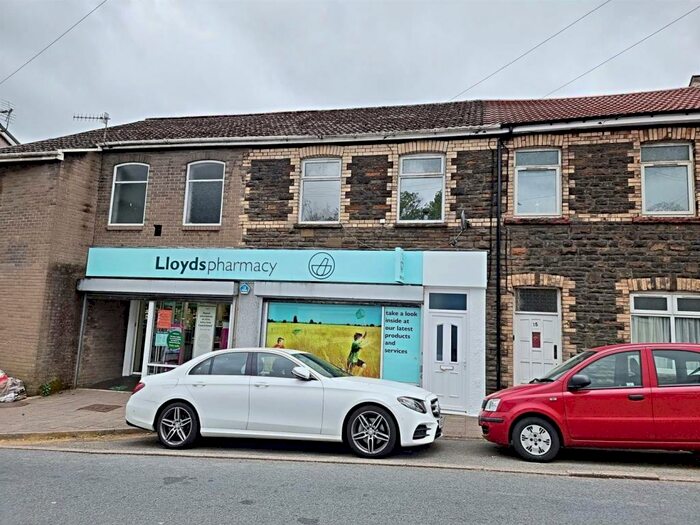 3 Bedroom Flat To Rent In Windsor Place, Ynysybwl, Pontypridd, CF37