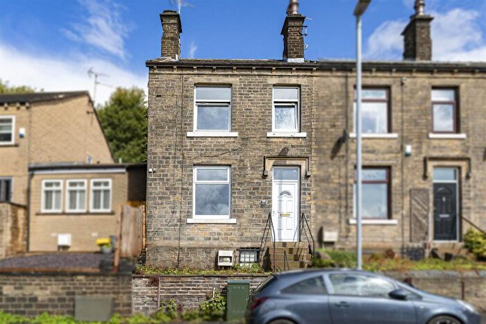 3 Bedroom End Of Terrace House For Sale In Vicarage Road, Longwood, Huddersfield, HD3