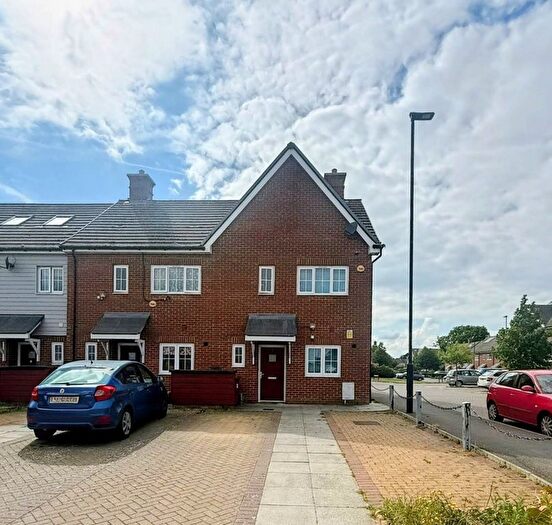 3 Bedroom End Of Terrace House For Sale In Foxley Road, Slough, SL2