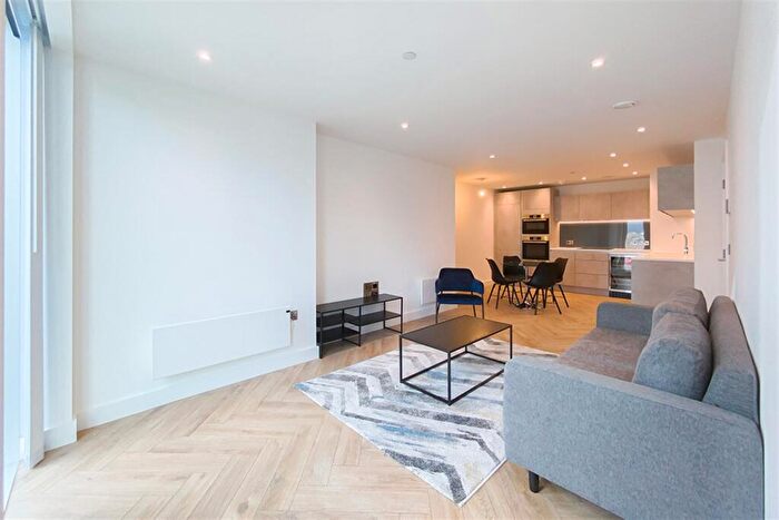 2 Bedroom Apartment To Rent In Elizabeth Tower, M15