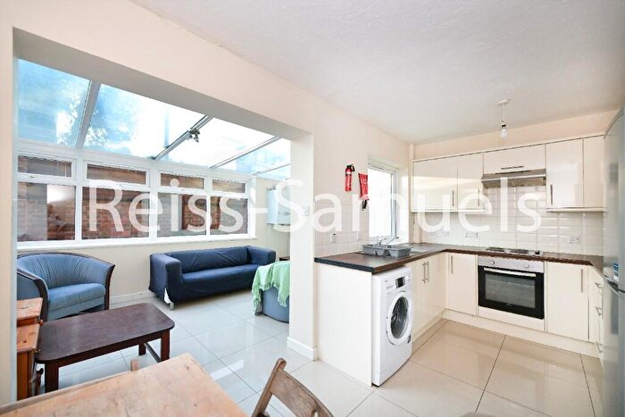 5 Bedroom End Of Terrace House To Rent In Barnfield Place, London, E14