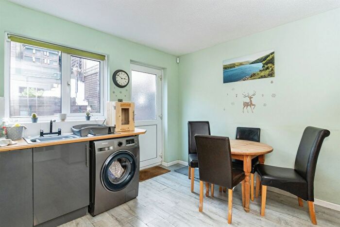 2 Bedroom End Of Terrace House For Sale In Kinnerton Way, Exeter, EX4