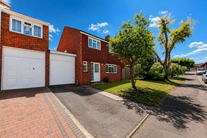 4 Bedroom Detached House For Sale In Cowdrey Close, Rochester, ME1