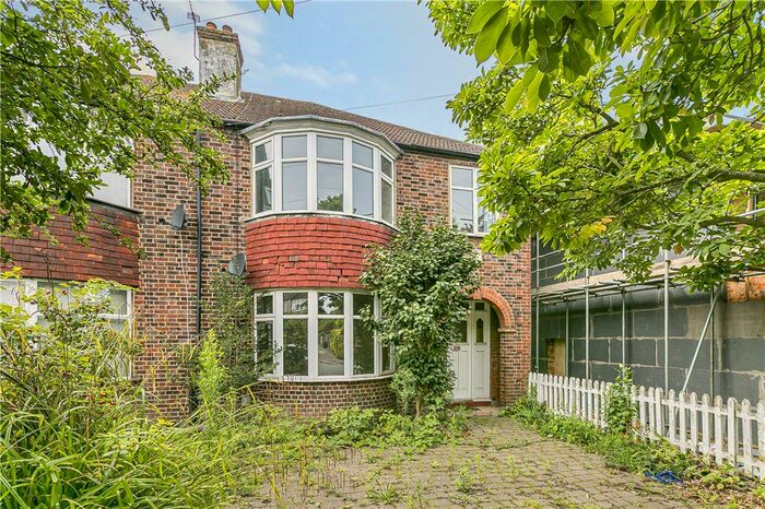 4 Bedroom Semi-Detached House To Rent In Fairway, London, SW20
