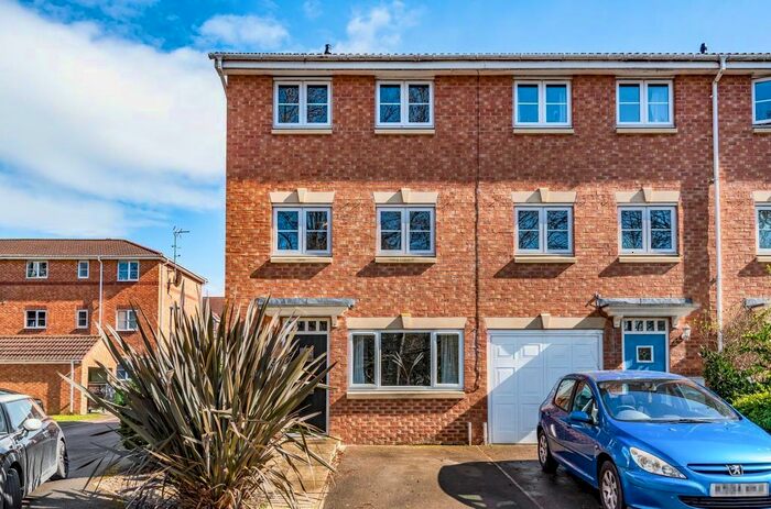 4 Bedroom End Of Terrace House To Rent In Princess Drive, York, YO26