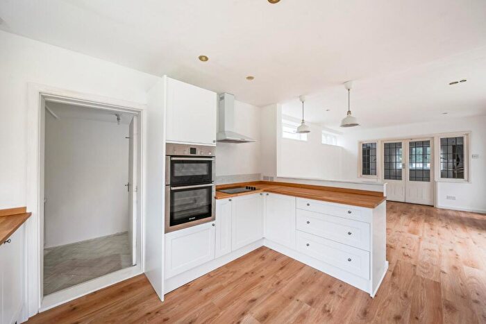 4 Bedroom House To Rent In Oxford Road, Gerrards Cross, Buckinghamshire, SL9