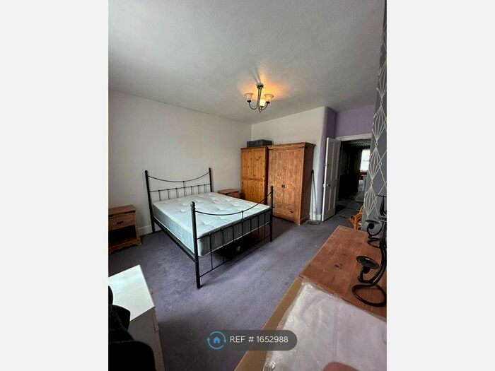 2 Bedroom Flat To Rent In Kingston Road, London, SW19