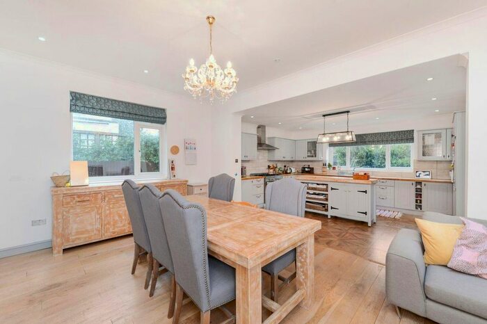 6 Bedroom Detached House To Rent In Warwick Road, Ealing, W5