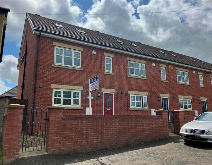 4 Bedroom Town House To Rent In Catherine Street East, Horwich, Bolton, BL6