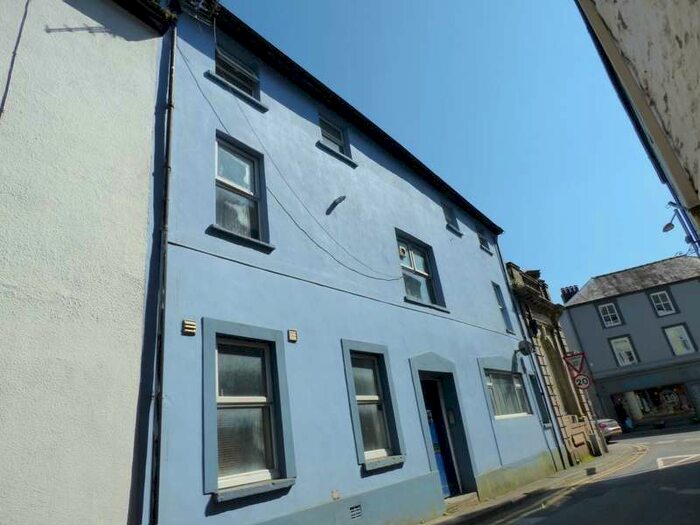 1 Bedroom Flat To Rent In 2 Carmarthen Street, Llandeilo