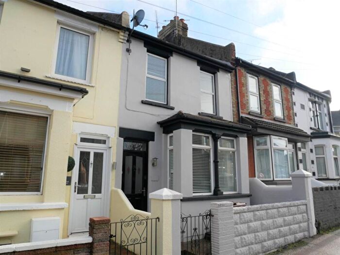 3 Bedroom House To Rent In Barnsole Road, Gillingham, Kent, ME7