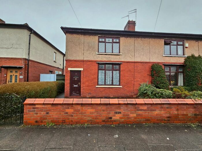 2 Bedroom Semi-Detached House To Rent In Woodland Road, Heywood, OL10