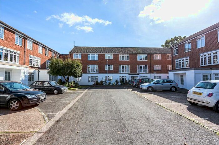 2 Bedroom Flat To Rent In Lammas Court, Windsor, SL4