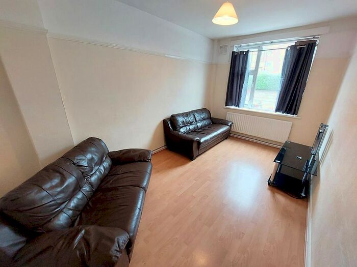 2 Bedroom Flat To Rent In Albany Road, Earlsdon, Coventry, CV5