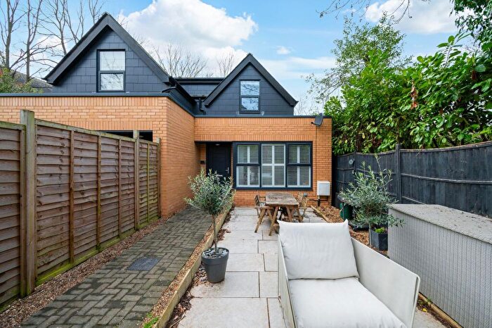 2 Bedroom Semi Detached House For Sale In The Avenue, Surbiton, KT5