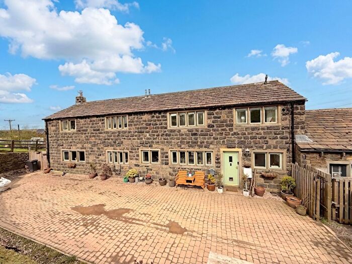 4 Bedroom Semi Detached House To Rent In Balkram Edge Road, Halifax, HX2