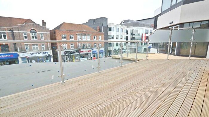 2 Bedroom Apartment To Rent In High Street, Slough, SL1