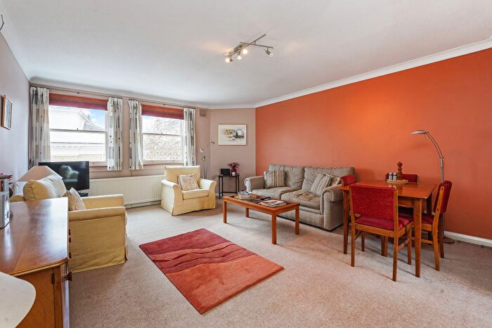 1 Bedroom Flat To Rent In Courtfield Gardens, Earls Court, London, SW5