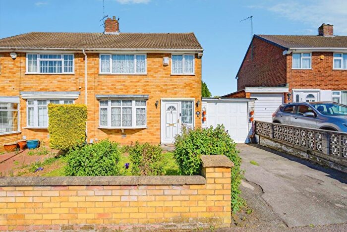 3 Bedroom Semi-Detached House For Sale In Clifford Crescent, Luton, Bedfordshire, LU4