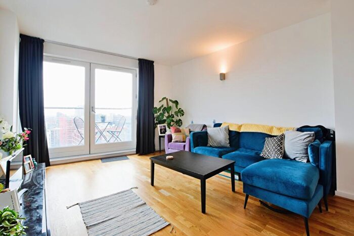 1 Bedroom Flat To Rent In Skyline Central, Goulden Street, Manchester, M4