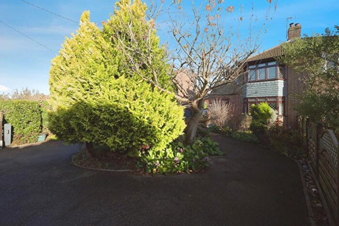 3 Bedroom Semi-Detached House For Sale In Bellingdon, Chesham, HP5