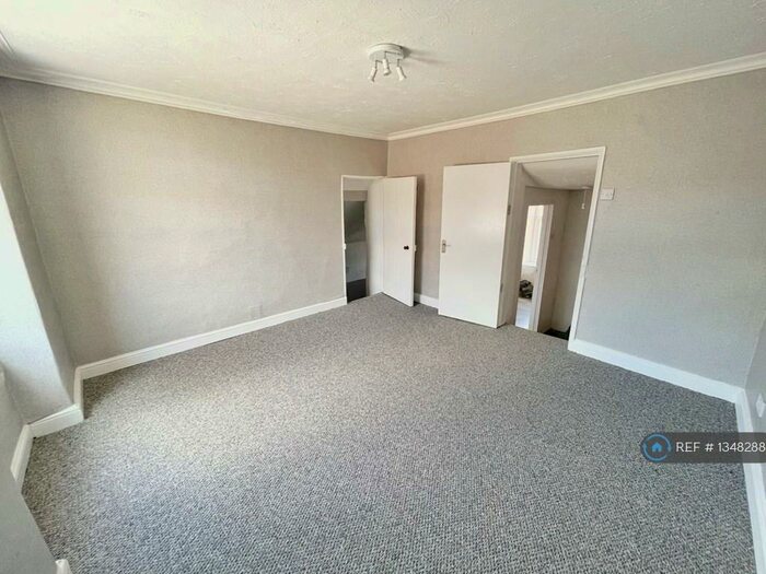 2 Bedroom Flat To Rent In High Street, Stonehouse, GL10