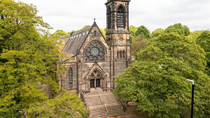3 Bedroom Apartment For Sale In Ashwood Villas, Headingley, Leeds, LS6
