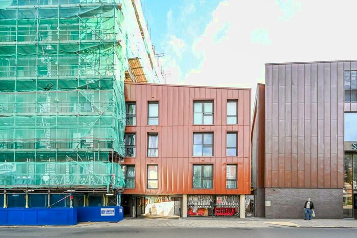 Garage / Parking To Rent In Plough Road, Battersea, SW11