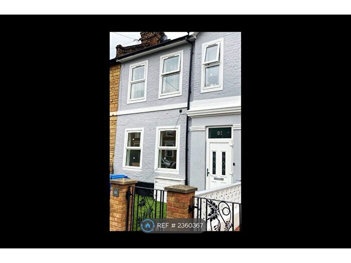 2 Bedroom Flat To Rent In Evelina Road, London, SE15