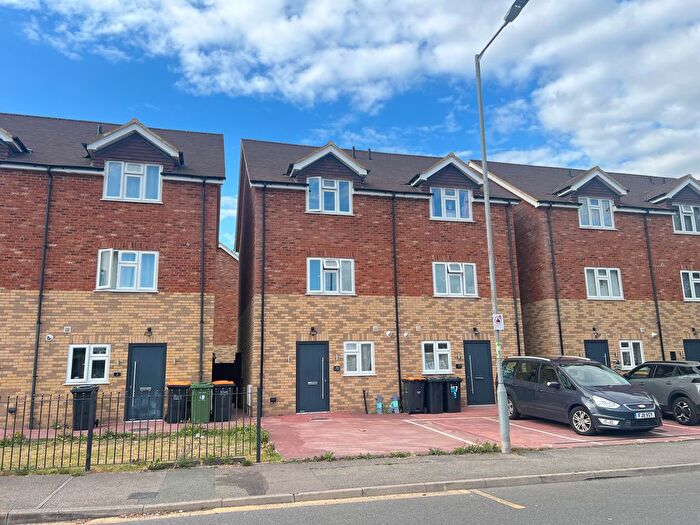 4 Bedroom Semi Detached House To Rent In Tithe Farm Road, Houghton Regis, LU5