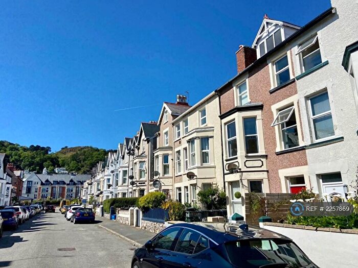 2 Bedroom Flat To Rent In Clifton Road, Llandudno, LL30