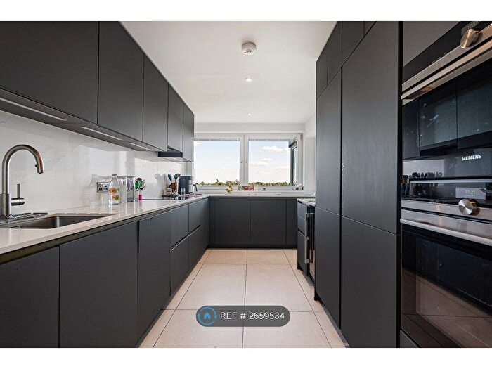 2 Bedroom Flat To Rent In Somerset House, Wimbledon, SW19