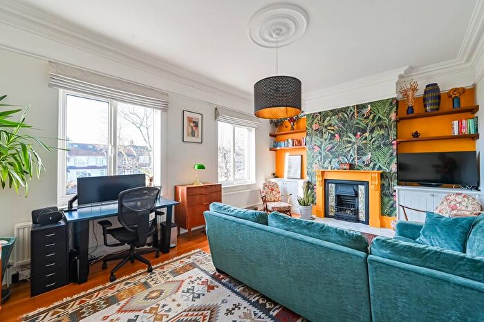 2 Bedroom Maisonette For Sale In Trinity Road, London, Bounds Green, London, N22