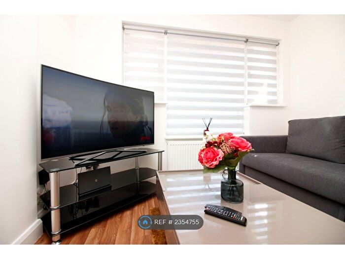 1 Bedroom Flat To Rent In Glebe Close, Loughton, Milton Keynes, MK5
