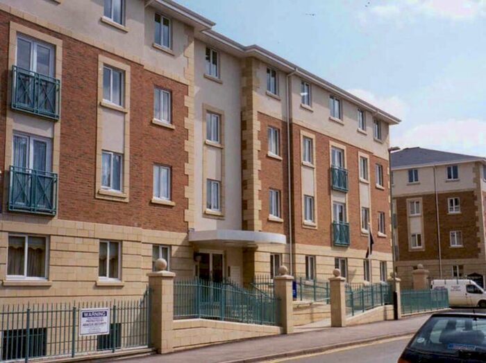 2 Bedroom Flat To Rent In Town Centre, GL52