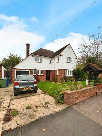 4 Bedroom Country House To Rent In College Avenue, Grays, RM17