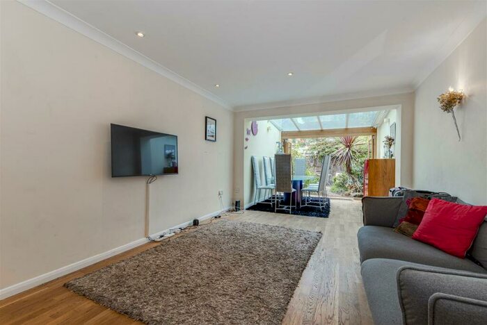 4 Bedroom House To Rent In Pooles Lane, Chelsea, London, SW10