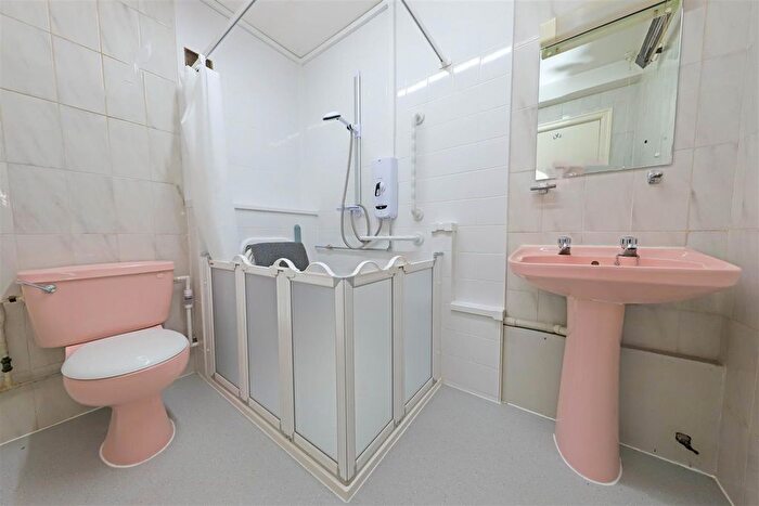 2 Bedroom Flat For Sale In Palmeira Avenue, Hove, BN3