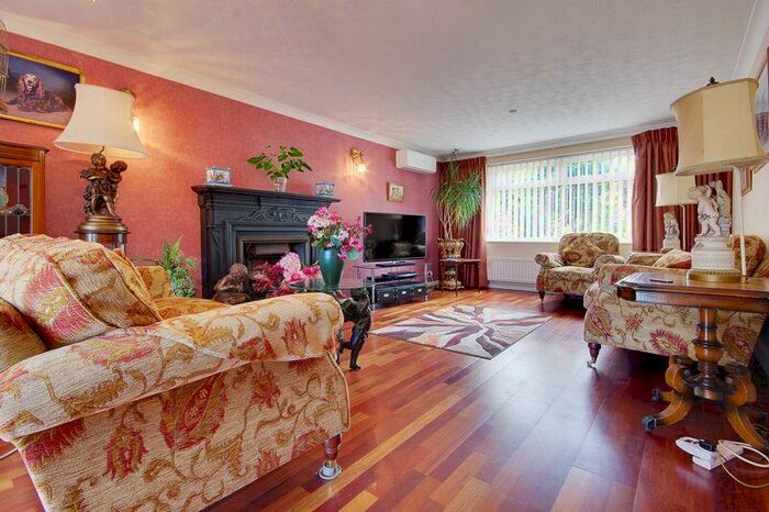 4 Bedroom Detached House For Sale In Montacute Way, Merley, Wimborne, BH21