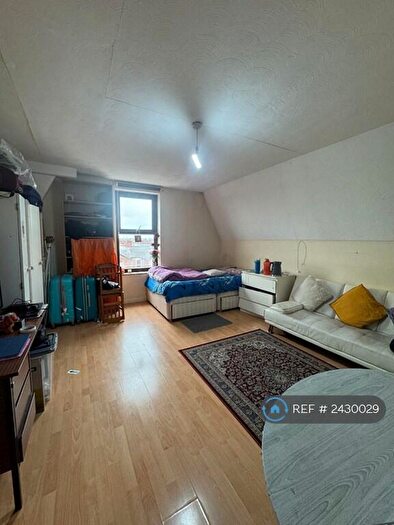 Studio To Rent In Moss Lane East, Manchester, M14