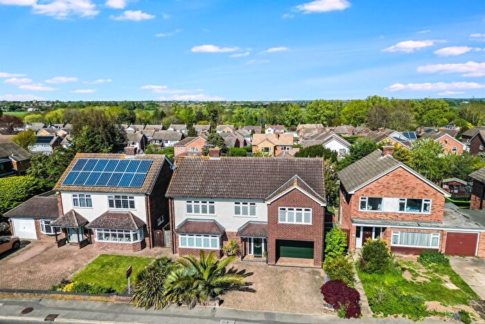 4 Bedroom Detached House For Sale In Longmead Avenue, Chelmsford, CM2