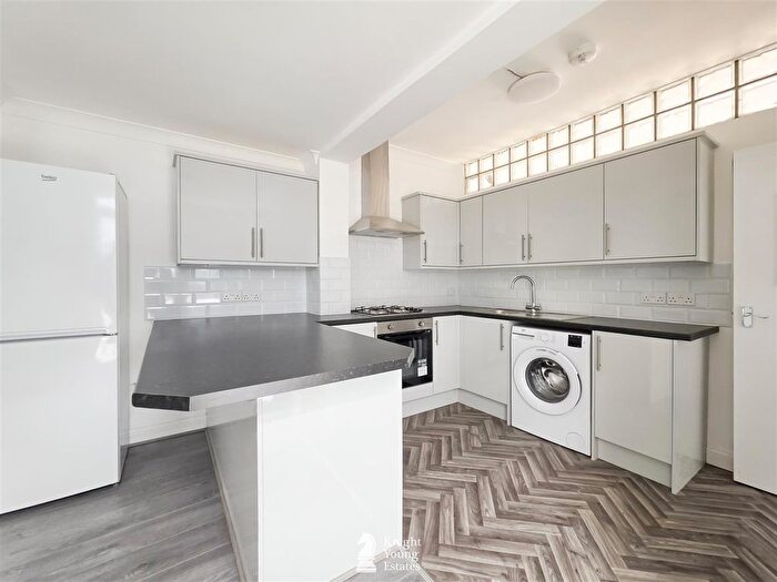 2 Bedroom Flat For Sale In Bulstrode Road, Hounslow, TW3