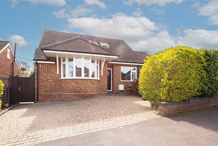 4 Bedroom Detached House For Sale In Park Mount, Harpenden, AL5