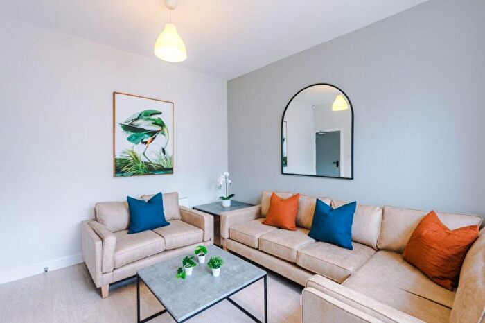 7 Bedroom Terraced House To Rent In Cawdor Road, Manchester, M14