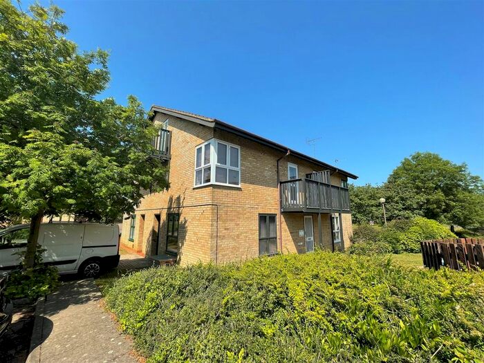 Studio To Rent In Ramsthorn Grove, Walnut Tree, Milton Keynes, MK7