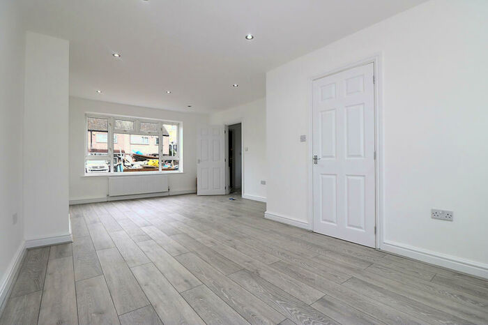 3 Bedroom Terraced House To Rent In Bradfield Drive, Barking, Essex, IG11