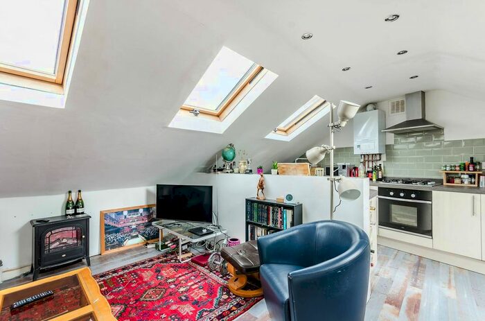 2 Bedroom Maisonette To Rent In Danbrook Road, Streatham Common, London, SW16