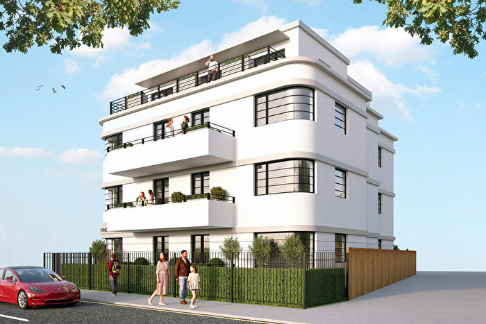 1 Bedroom Apartment For Sale In Hollyfield Road, Surbiton, KT5