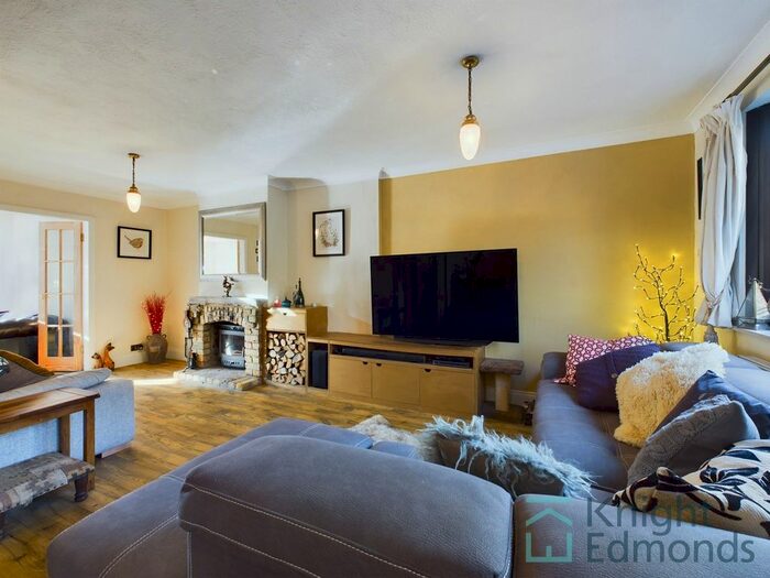 2 Bedroom Cottage For Sale In Pilgrims Way, Detling, ME14